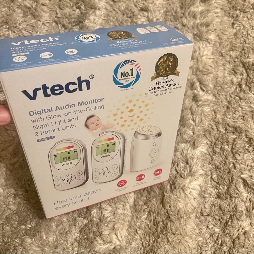 V-Tech 2 Parent Digital Audio Monitor w/ Ceiling Night Light- TM8212-2. NWT